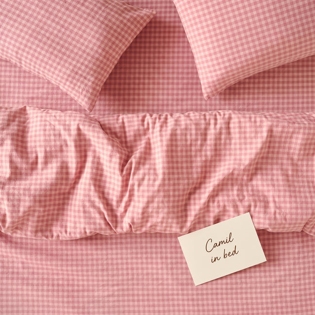 Dusty pink checked bed linen set seen from above